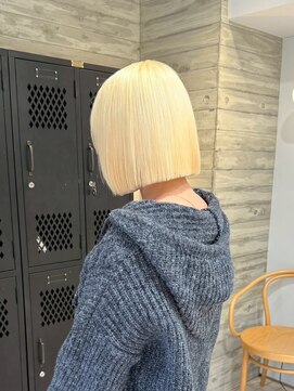 ヲタク(wotaku.) ホワイトブロンド抜きっぱなしブロンドハイトーンカラーミニボブ