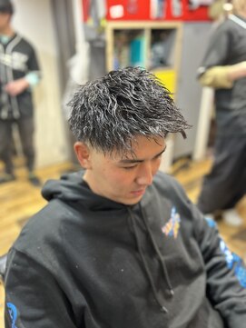 バーバーブロス(BAR BER bro's) 浦安/縦落ちツイスパ/メンズカット