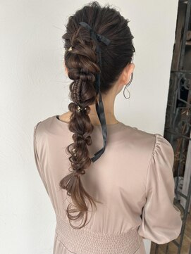 エトランジェ(Etrange) 編みおろしポニー