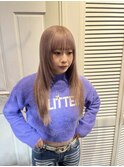 レイヤーカットとピンクベージュ