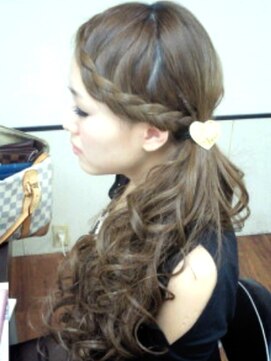 ヘアセットアップス(UP's) （＾ｕ＾）前髪編み込みサイドよせコテ巻き～♪