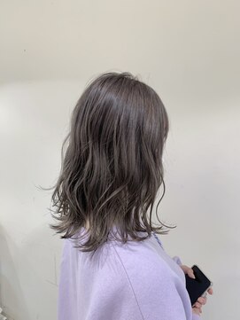 リー 枚方(Lee) 透明感×セピアグレージュ