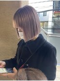 ピンクベージュ　切りっぱなしボブ　ホワイトピンク　