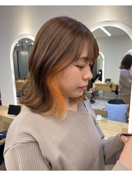 ジーナ 渋谷駅前(Zina) shion イヤリングカラーが映えるオレンジインナーカラー