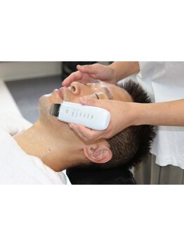 【カッコいいメンズは細部にまでこだわる】プロのシェービング技術でトレンドに敏感で爽やかな印象に