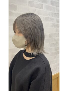 美容室ジャスミン 【ヒロシ】ライトグレー×切りっぱなしボブ　20代30代40代　藤枝