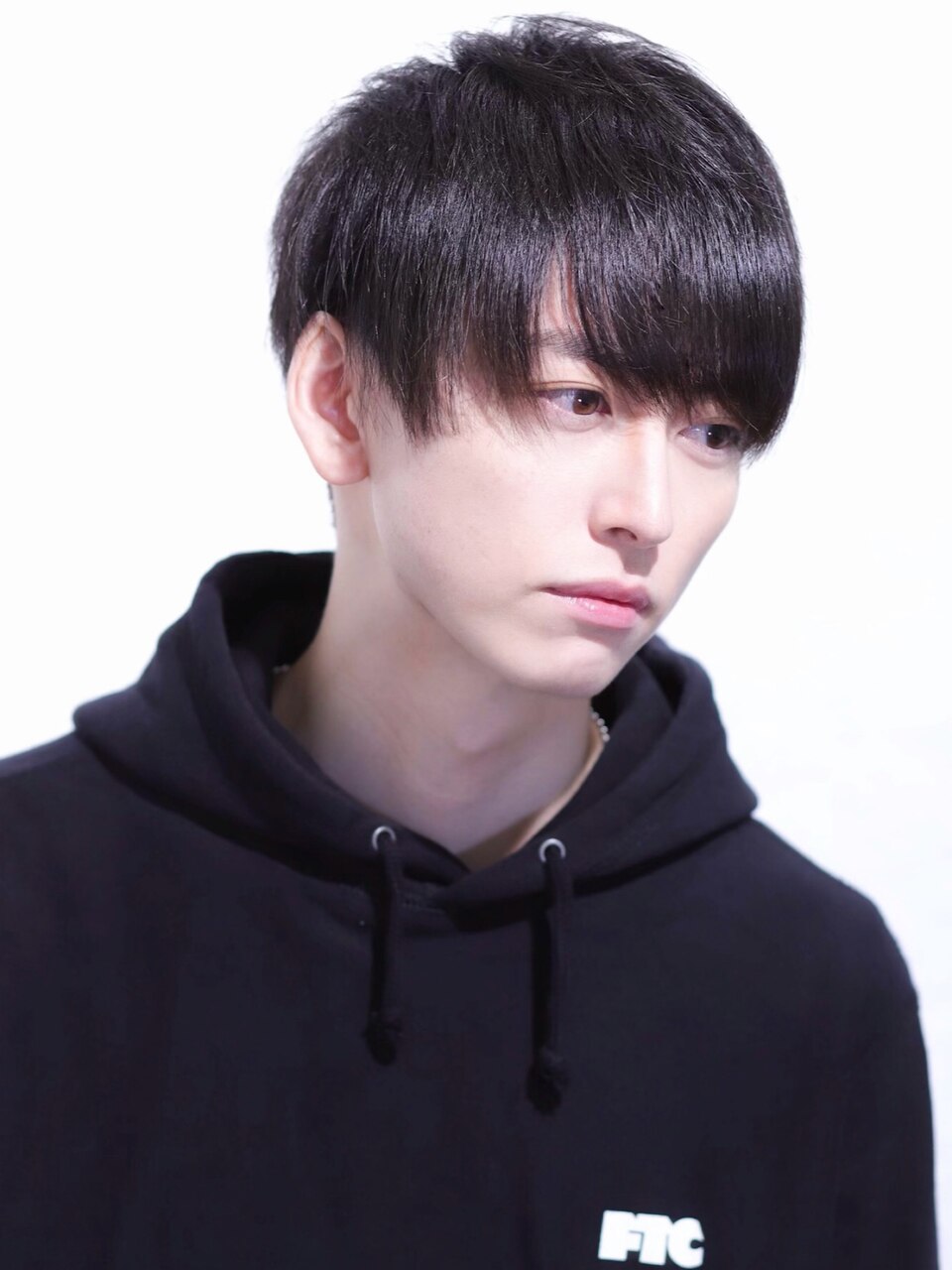 刈り上げツーブロック黒髪ナチュラル韓流ショートマッシュ：L185867762