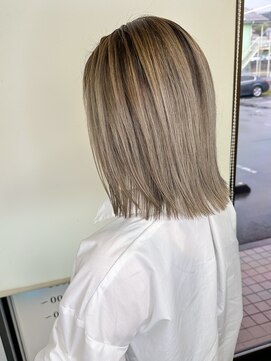 アイズ 東海大前(AIZU) グレージュバレイヤージュカラー