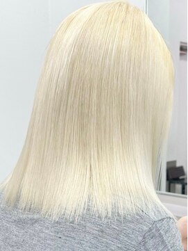 ウィコ 新宿(WICO) ホワイトブロンド[新宿駅/グレーベージュ/レイヤーロング]