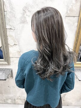 プーラヴィーダ(Pura Vida) 暗髪ハイライト【足立マリエ】