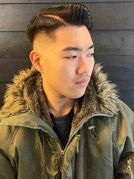 ディスイズバーバーセカンド(THIS IS BARBER 2nd) フェードカット　七三分け　サイドパート　バーバー　黒髪