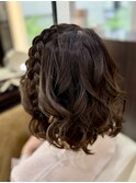 サイド編み込みの巻き下ろしスタイル