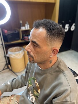 フランクスバーバー アンド ビアークラブ(FRANK'S BARBER and BEER CLUB) 刈り上げセンターパート/フェザーパーマ/サーフカール/有楽町