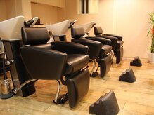 シーク ヘア(SEEK HAIR)の雰囲気（座りごこちのいいシャンプー台で至福のひとときを…）
