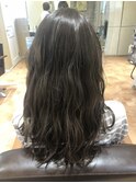 ミンティーベージュ