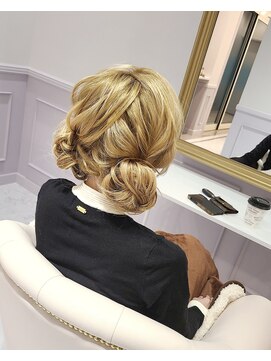 ムーンロータス(Moon Lotus) ツインお団子ヘア