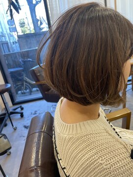 レイリー(LAiLy) 柔らかベージュでつくる丸みボブ