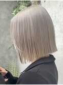 レイヤーボブハイライトブリーチレイヤーハイトーングレージュ