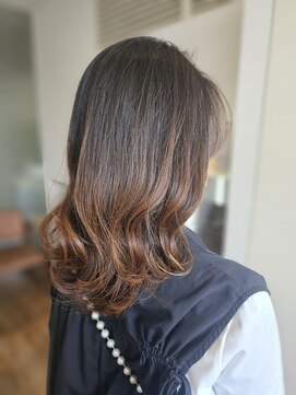 ビフィーノ イーリス 川西店(bifino iris) 柔らかいコテ巻きのミディアムレイヤー