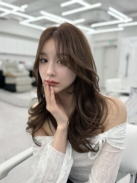 アマトウキョウスマートサロン(AMA TOKYO×Smart Salon) ヘーゼルベージュ ブリーチなし レイヤーカット 海外風