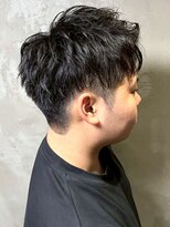 ディスイズバーバーサード(THIS IS BARBER 3rd) 黒髪ショート ツーブロック ビジネス メンズカット 束感