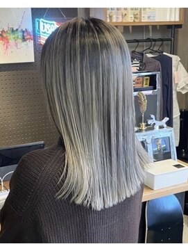 ディードットログ 大和西大寺店(D.Log) 切りっぱなしボブバレイヤージュハイライトグラデーションカラー