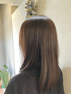 ピリナ(PILINA) 艶髪ロング