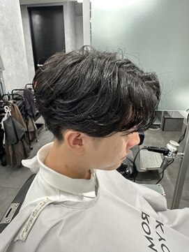 クロムトウキョウ ザ バーバー ネオン 新宿店(CHROM TOKYO the Barber ne/on) センターパート