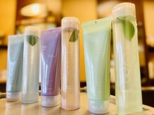 ヘアサロン コマチ(hair salon comachi)の雰囲気（人気のトリートメント、シャンプー♪サロンで販売もしております）