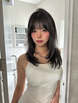 天神美容室 ミディアムレイヤーカットハッシュカットグレージュ