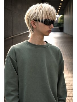 ラッドルーム(LAD ROOM.) ウルフカット/レイヤーカット/シースルーマッシュ/ホワイト