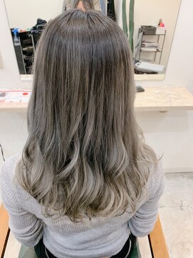 カキーン(cakeen) 大人かわいい透明感ホワイトブロンド×クセ毛風パーマ