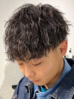 アイズ 海老名(AIZU) ツイストスパイラルパーマ ホワイトメッシュ メンズハイライト