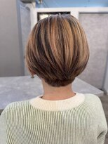 ヴィサージュバスク(VISAGE ba.s.k)&nbsp;シルエット職人による上品ショート◎白髪を活かして柔らかカラー