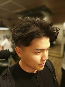 ワンワンオー バーバーショップ 長浜店(@110 BARBER SHOP) センターパートナチュラルスタイル