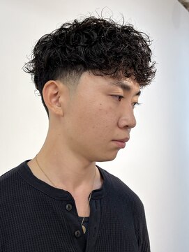 クオンヒール 淀屋橋店(QUON HEAL) スパイラルパーマ/スペインカール/テーパーフェード×