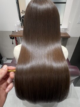 ライア 吉祥寺南口店(laia) ツヤが作り出す文字を読めるか【髪質改善 laia 吉祥寺 南口店】