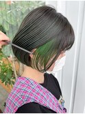 ２０代３０代ショートボブインナーカラーグリーン