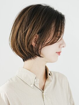 切りっぱなしショート・ボブ/絶壁解消/前髪なし/40代/30代/丸顔