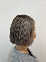 ルーテッド(Rooted)&nbsp;白髪ぼかしハイライトボブヘア