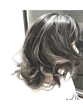 ビーフレーバー(B,FLAVOR) グレーColorバレイヤージュベース ロブ 色っぽ ふんわりミディ