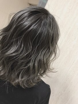 エリス ウメダ(Eliss umeda) Eliss Umeda ダークグレー×コントラストハイライト