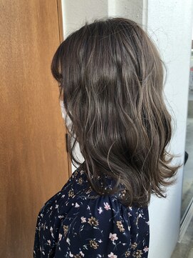 チュラック(Chulack) 【CHULUCK】鎖骨ミディアム/ロブヘア/ダークアッシュ