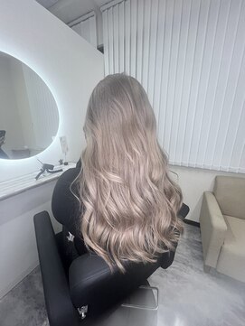 リアル(REAL) White grayge【ブリーチ/髪質改善/エクステ/ダブルカラー】