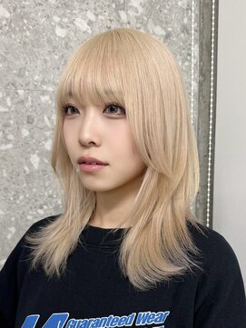 サンク 原宿 表参道(cinq) ミディアムレイヤーボブウルフミルクティーベージュダブルカラー