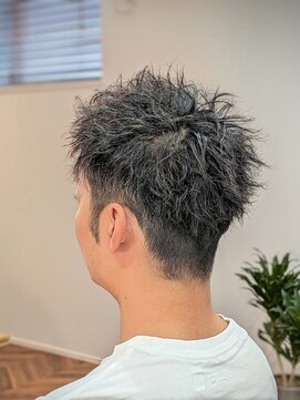 ウィスカーヘアー(whisker hair) ツイストパーマ