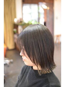 ポタム 東中野(potamu) ぱつっとミディアムに顔周りレイヤー