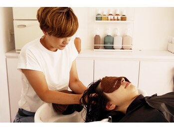 ヘアアンドスパイーゾウ(Hair&Spa zou)の写真/《個室有》女性スタッフのみなので、女性特有のお悩みも周りを気にせず、お気軽にご相談下さい＊
