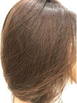 バースプレイス ヘアードレッサー(Birthplace HAIR DRESSER)&nbsp;ガイド重め、表面に動きのあるボブ