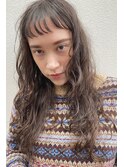オン眉×くせ毛風ウェーブロング